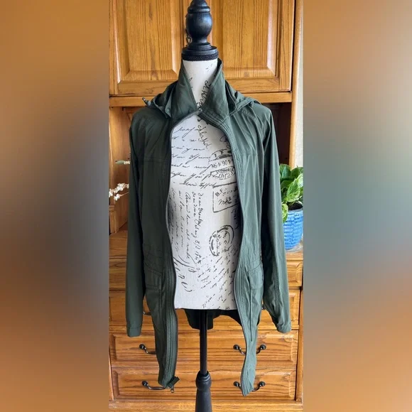 Eddie Bauer Travex Green Hooded Hiking Rain Travel Lightweight Jacket - Small - Picture 2 of 12